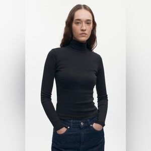 Kotn Women's Fitted Turtleneck